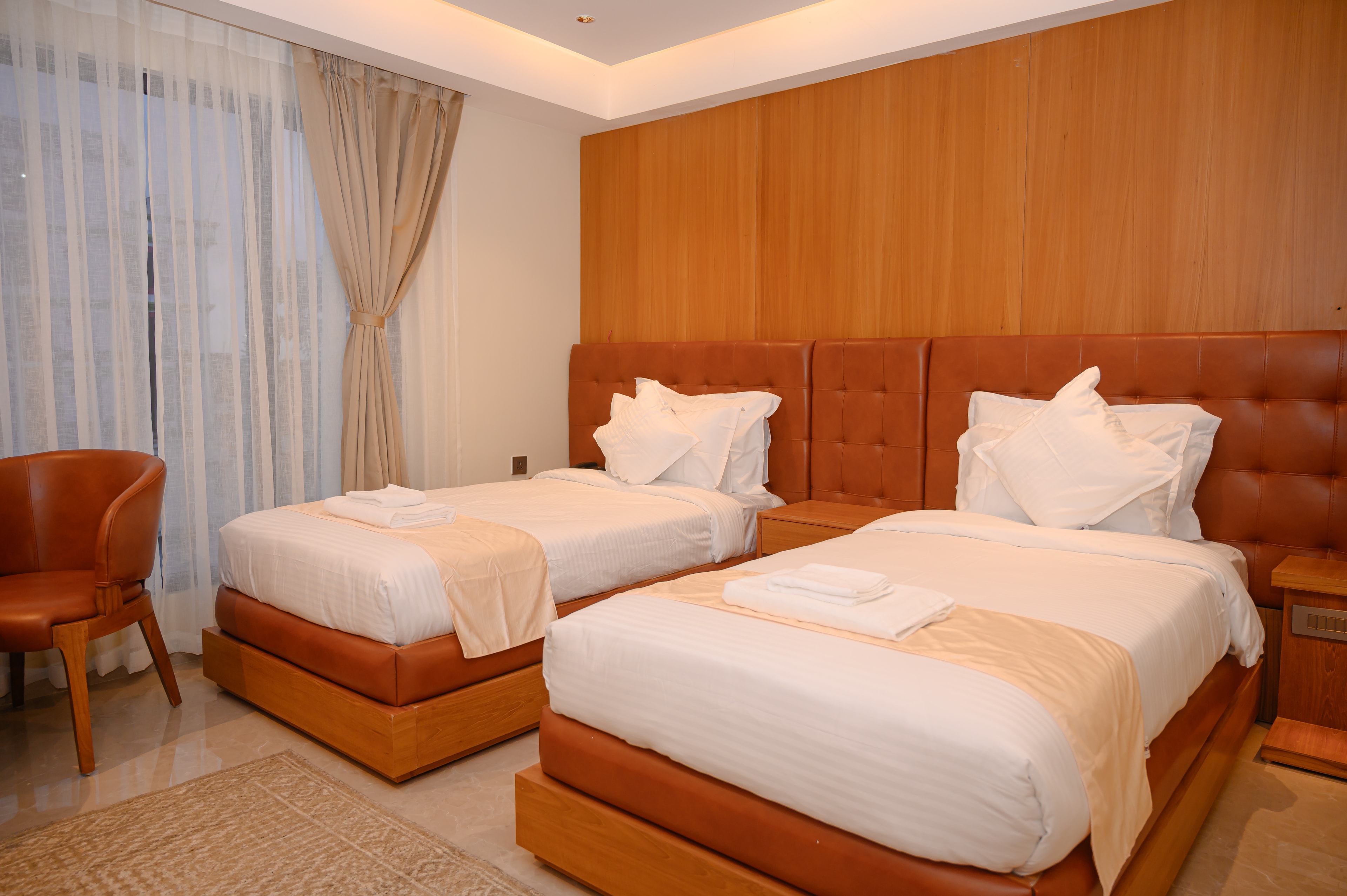 EXECUTIVE ROOM - Image 1